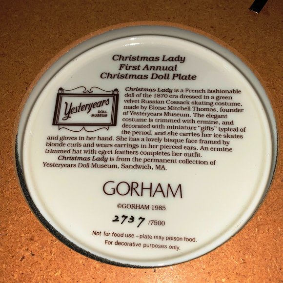 VTG Gorham Christmas Lady Doll Holiday Plate in Wood-Like Display with Box & COA - Picture 6 of 12